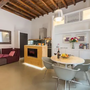  Apartment Silver Spanish's Steps